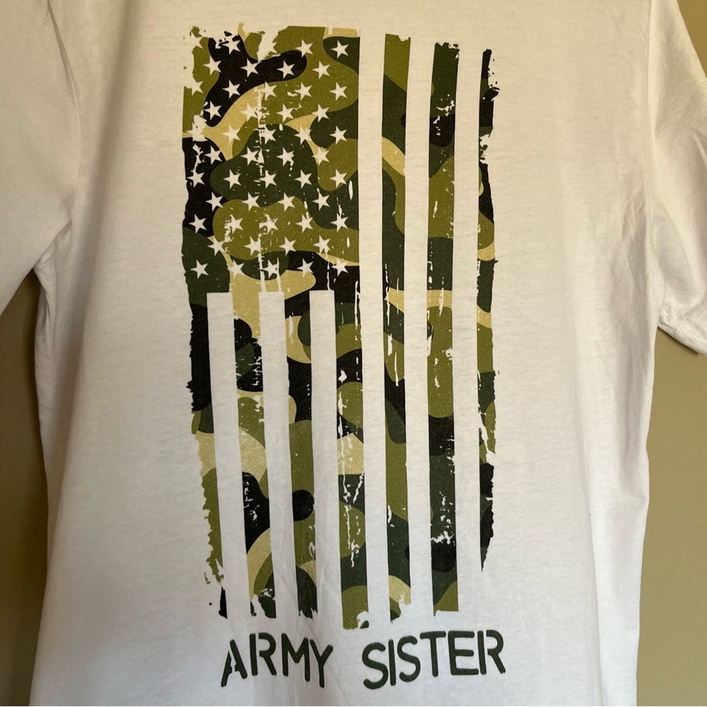 *Brand New* 🤍 White Army Sister Camo Flag Short Sleeve T-Shirt Medium